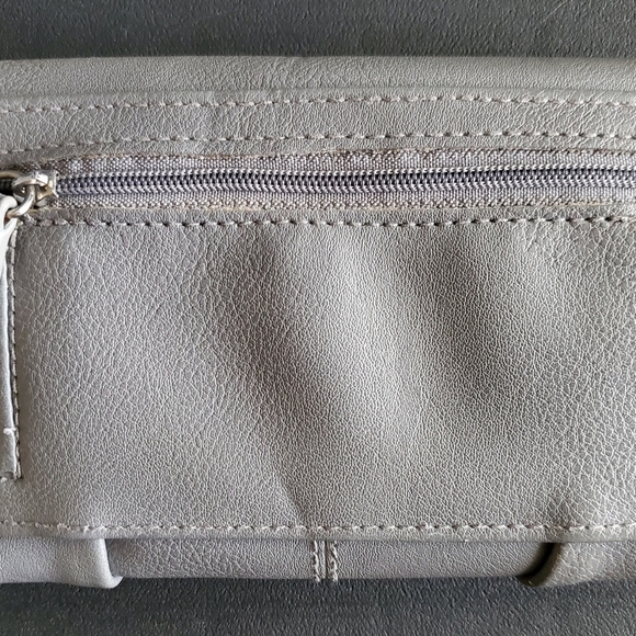 Kenneth Cole Reaction Wallet - Picture 3 of 6